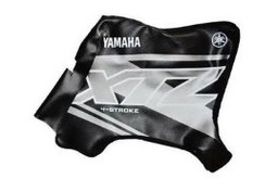 [FUN142] FUNDA TANQUE YAMAHA 125 PLASTICO NEGRO/BLANCO FMX (TYG 51 P-NB)